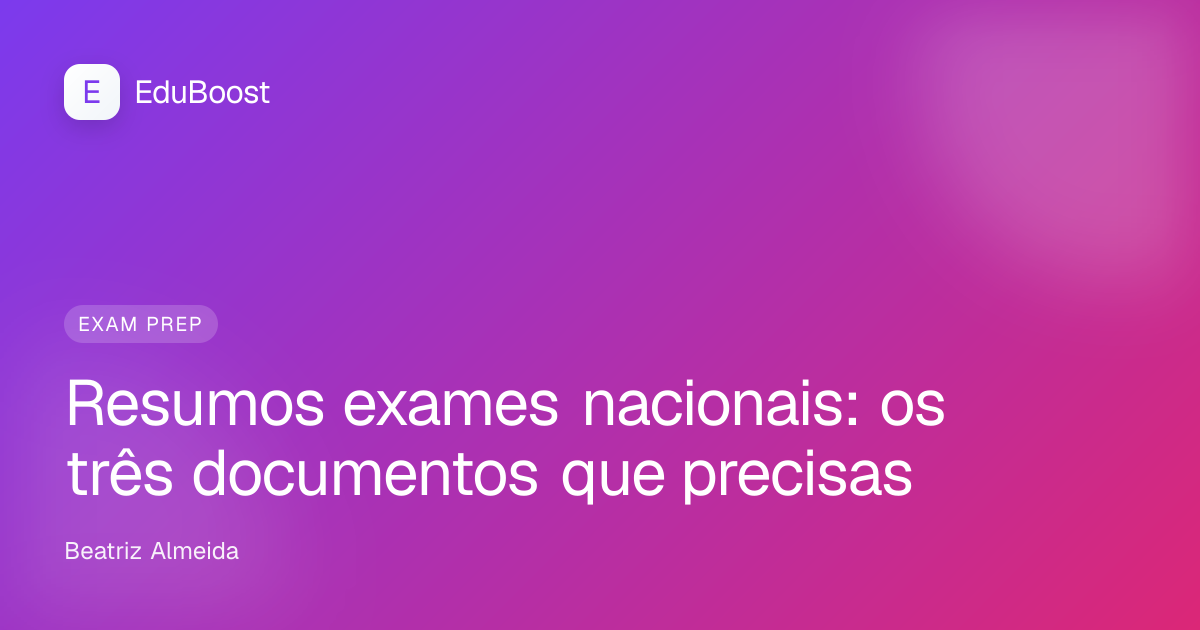Caderno de resumos aberto numa secretária com marcadores e folhas de estudo