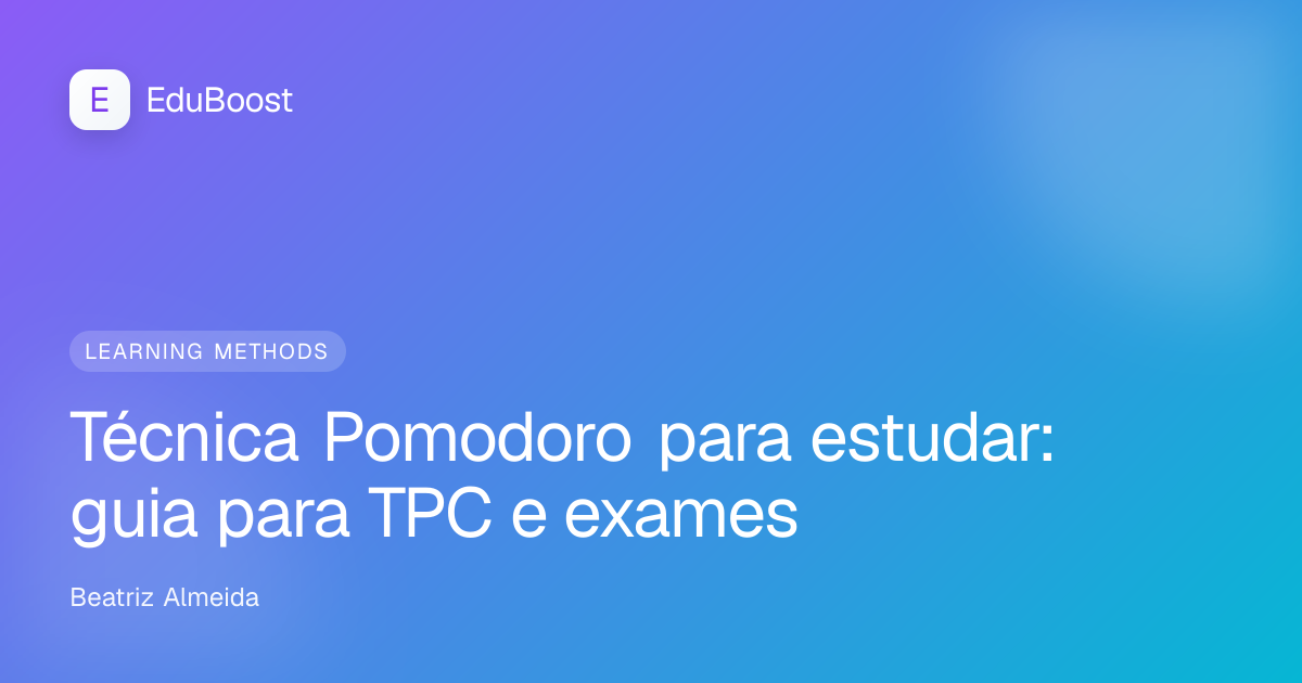 Aluno com cronómetro de cozinha na secretária a estudar para os exames nacionais