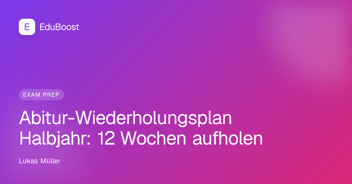 Schüler sitzt mit Halbjahreszeugnis und Notizblock am Schreibtisch und plant die nächsten Wochen