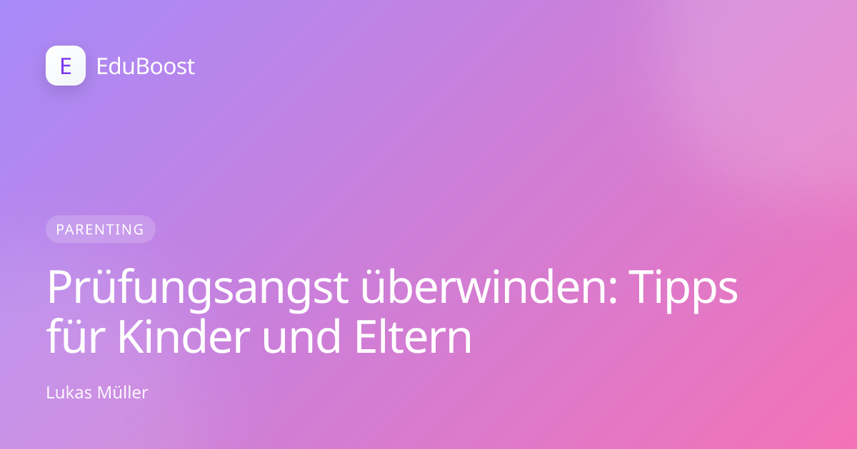 Schüler am Schreibtisch mit Lernunterlagen, nachdenklich vor einer bevorstehenden Prüfung