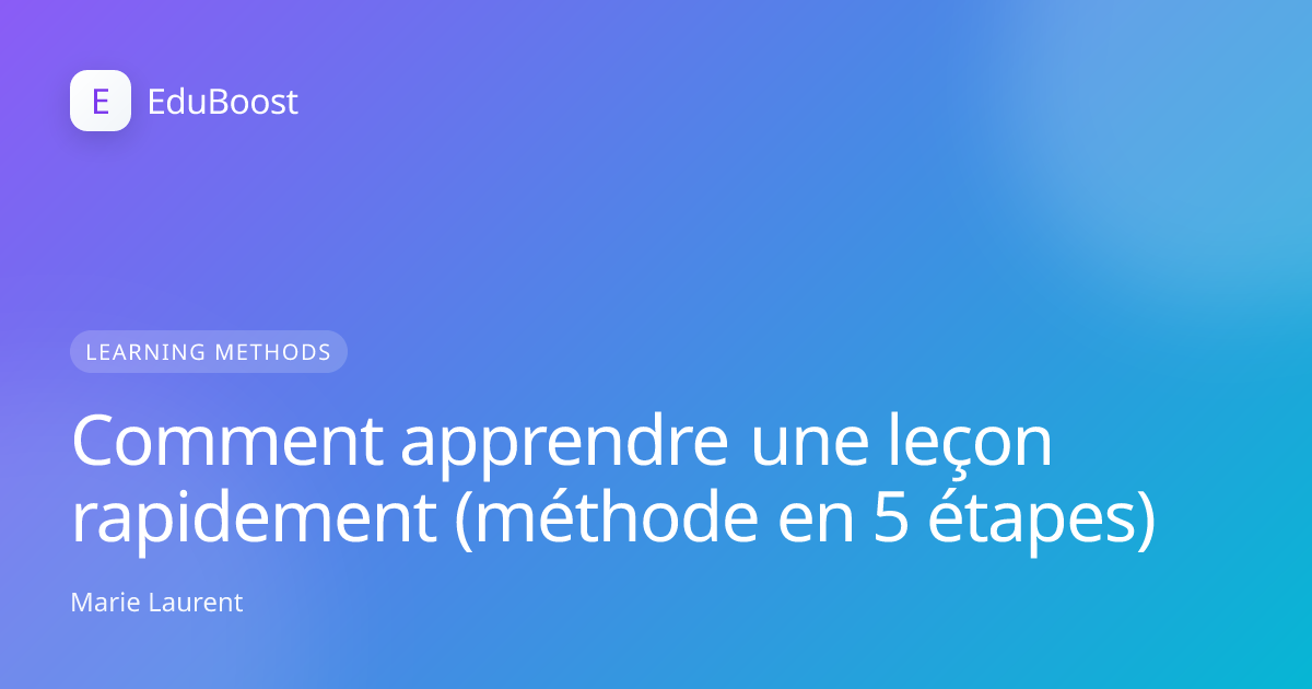 Lycéen qui révise ses notes avec des fiches colorées
