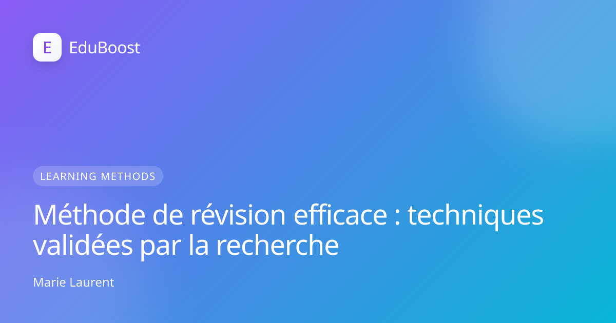 Étudiant qui révise avec des livres et un carnet sur son bureau