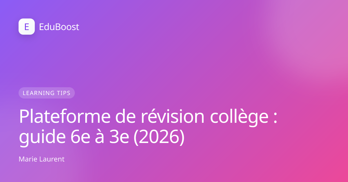 Collégien utilisant un ordinateur pour réviser à son bureau, cahiers ouverts autour de lui