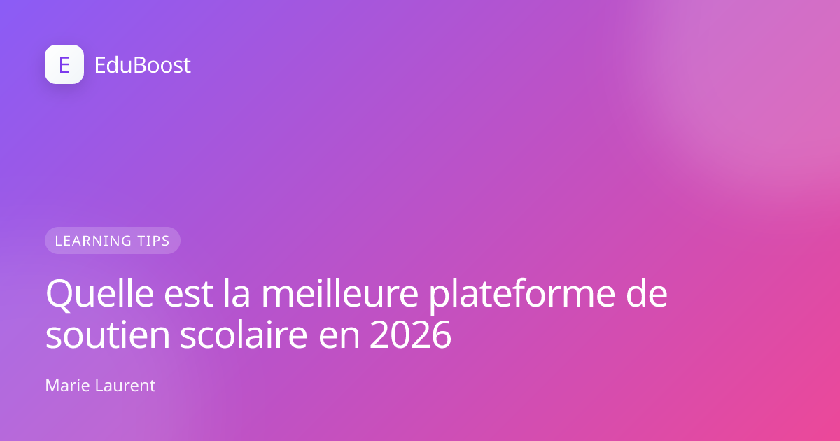 Adolescent utilisant une tablette pour du soutien scolaire en ligne à son bureau